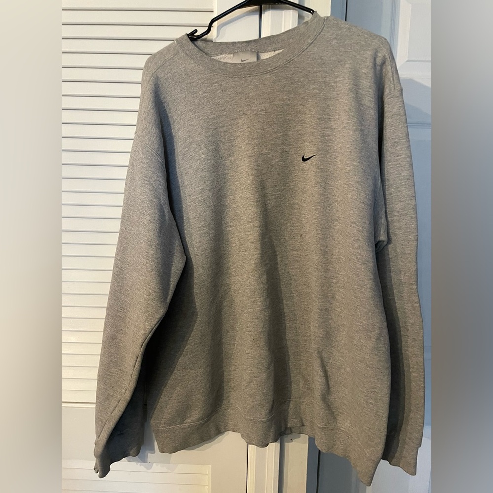 Nike crew neck gray sweatshirt size adult XL 
Good used condition